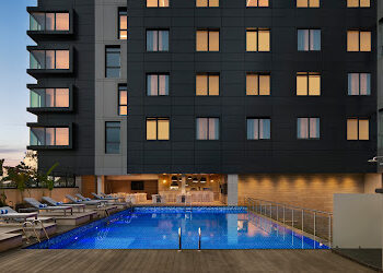 MH_LOSLG_-Swimming_Pool